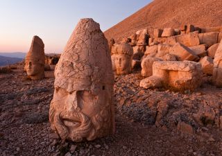 Die berühmten Skulpturen von Nemrut
